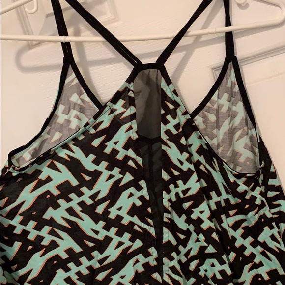 Cropped graffiti tank top - Picture 3 of 4